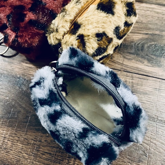 Cute faux fur animal print coin purse - Picture 6 of 6